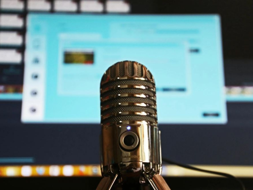 Podcast, un’Italia sempre più all’ascolto: 15,5 milioni di utenti e un mercato che cambia volto