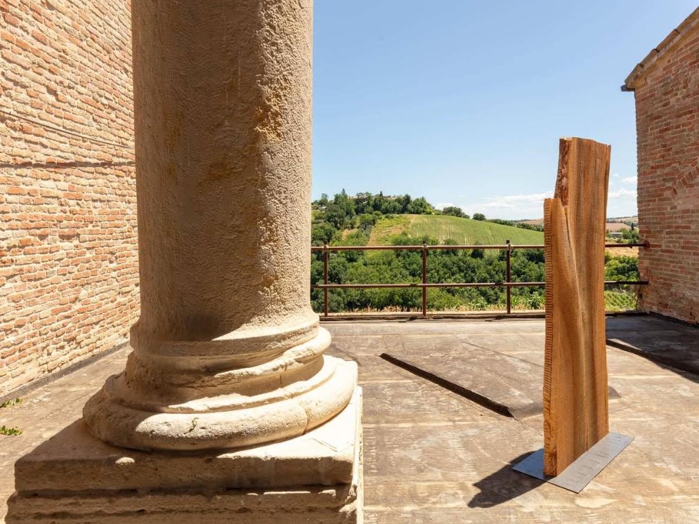 A Palazzo Roveresco di Montebello l'arte sostenibile di Herbert Golser dialoga con il Rinascimento