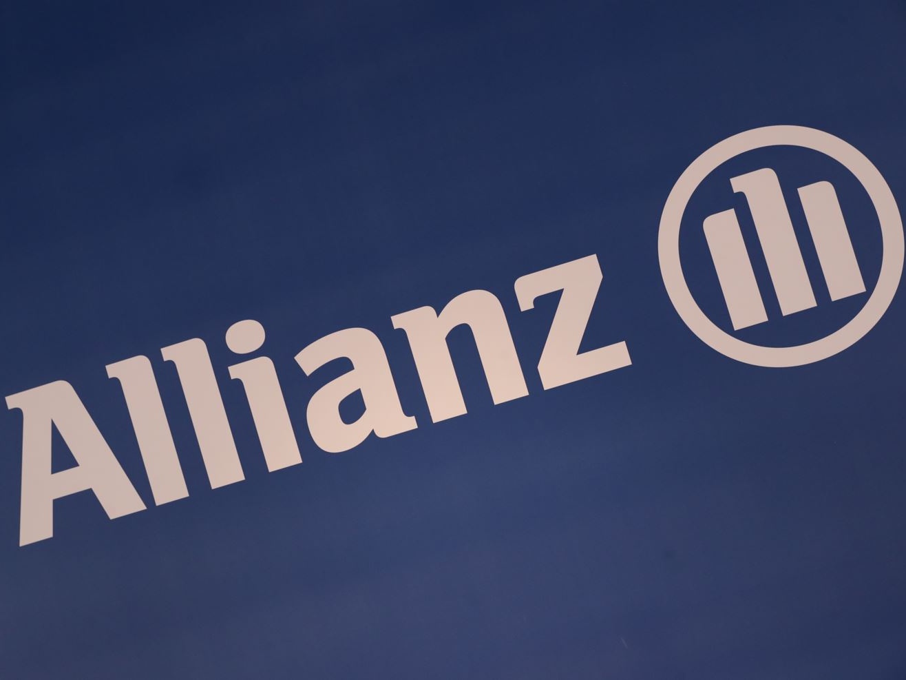Allianz si defila dall'acquisizione miliardaria di Income Insurance
