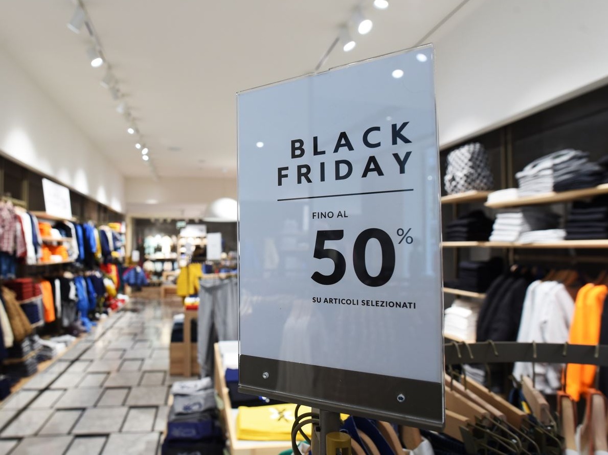 Black Friday, Assoutenti: occhio alle truffe su web e social