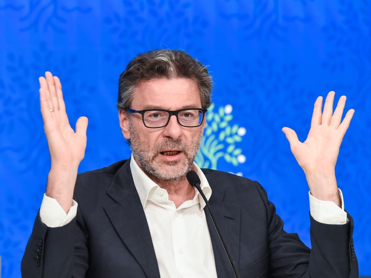 Il Pil nel 2024 cresce meno delle stime del Governo, migliora il deficit