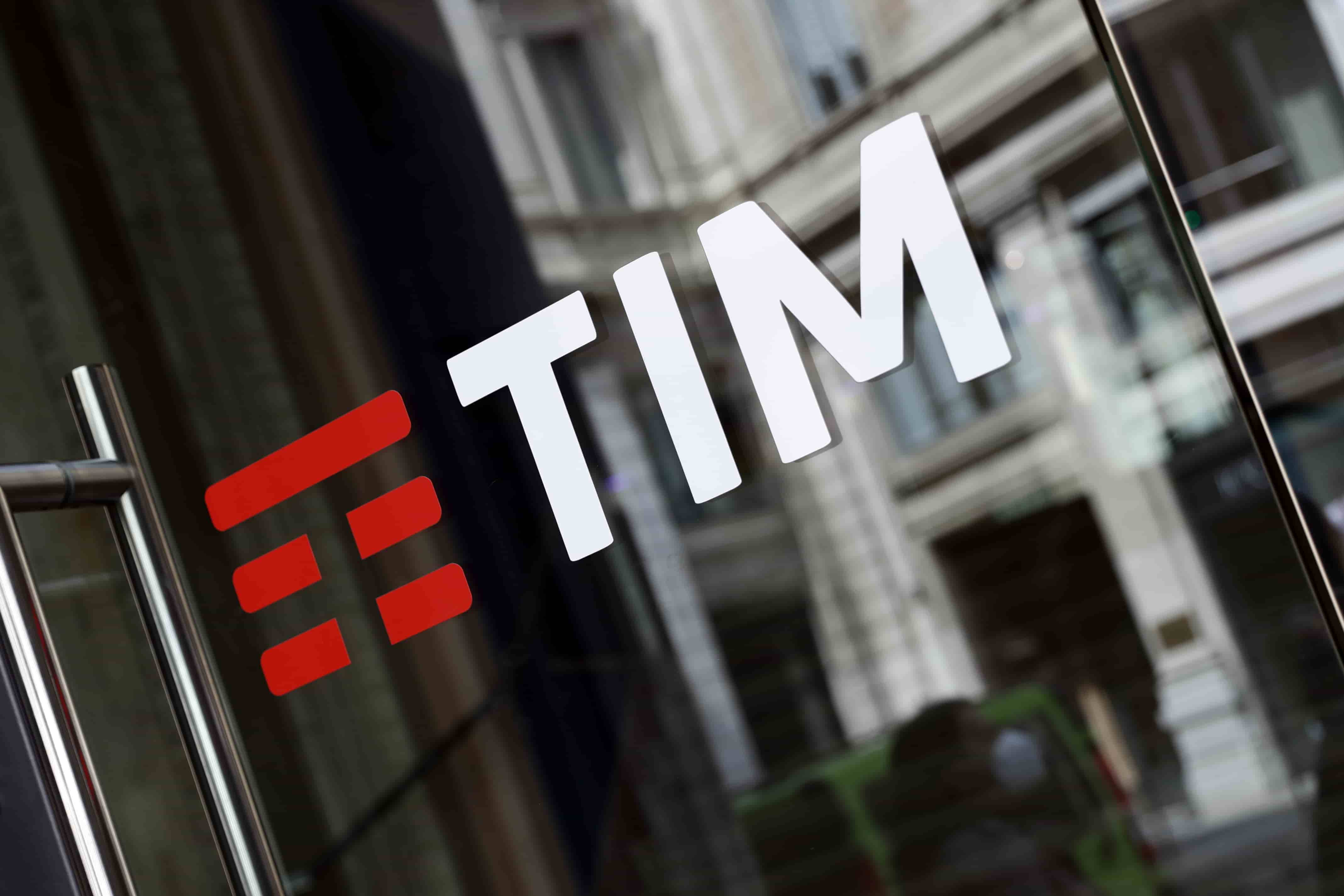 TIM cede Sparkle al Mef e Retelit: nuovi scenari per le telecomunicazioni italiane