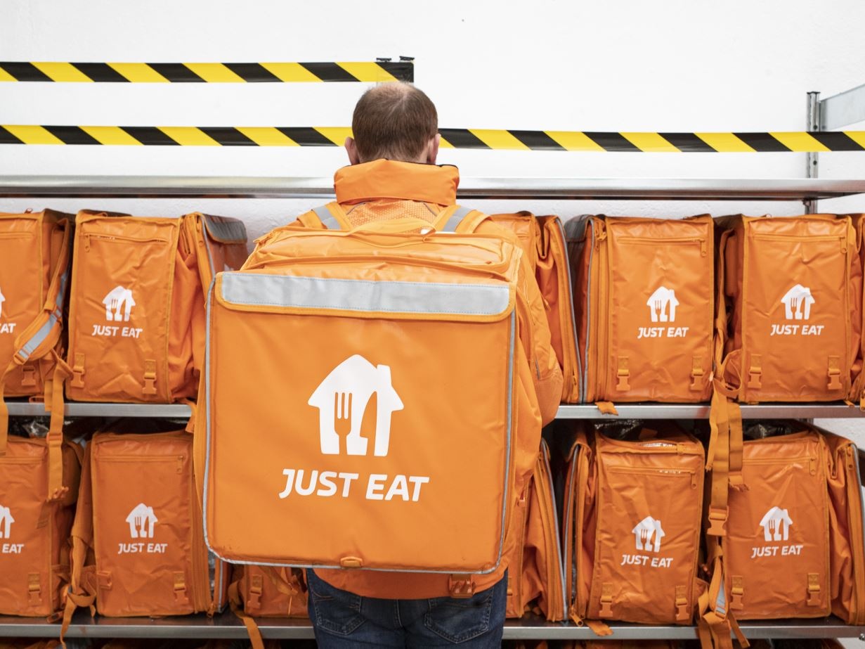 Borse: Just Eat Takeaway lascia Londra e sceglie Amsterdam