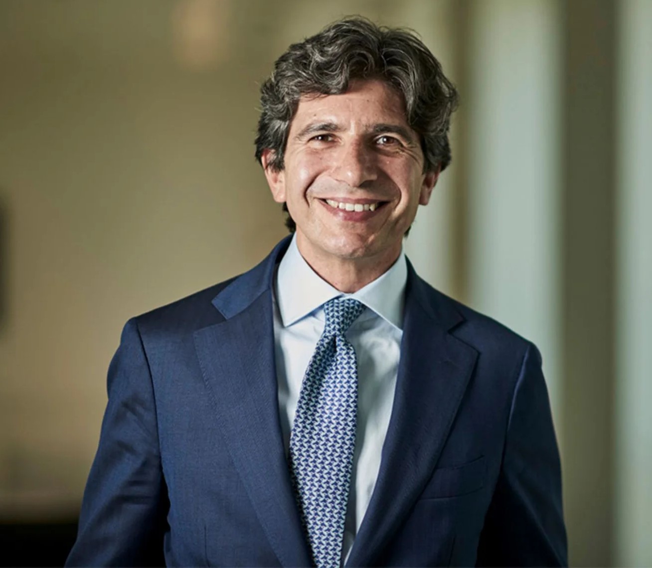 EY, previsioni sul 2025: crescita moderata del PIL e dinamismo M&A, con incertezze su investimenti privati e geopolitica