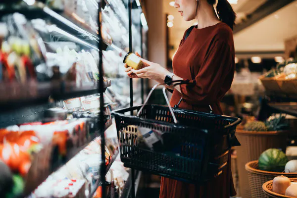 Le intenzioni d’acquisto di ottobre in lieve calo (-1,1%), salgono preoccupazione per le guerre
