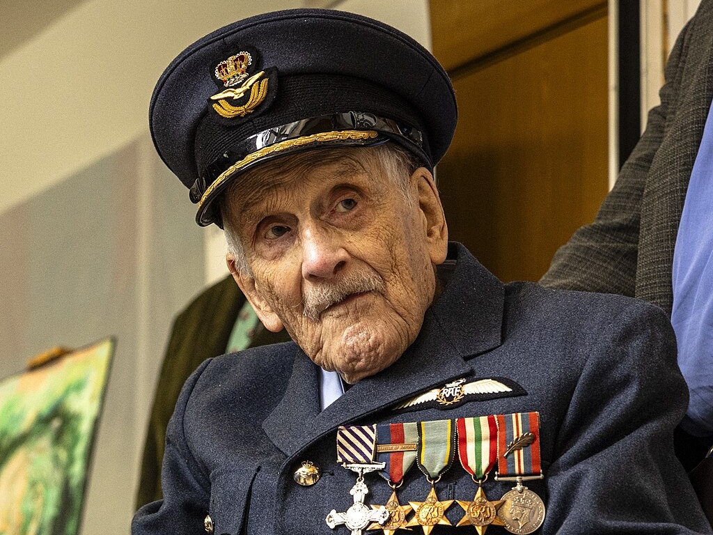 Regno Unito: morto l'ultimo pilota sopravvissuto della Battaglia d'Inghilterra che fermò l'invasione nazista