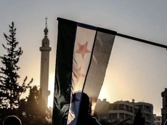 Siria: gli aerei israeliani colpiscono decine di obiettivi, anche nella capitale Damasco