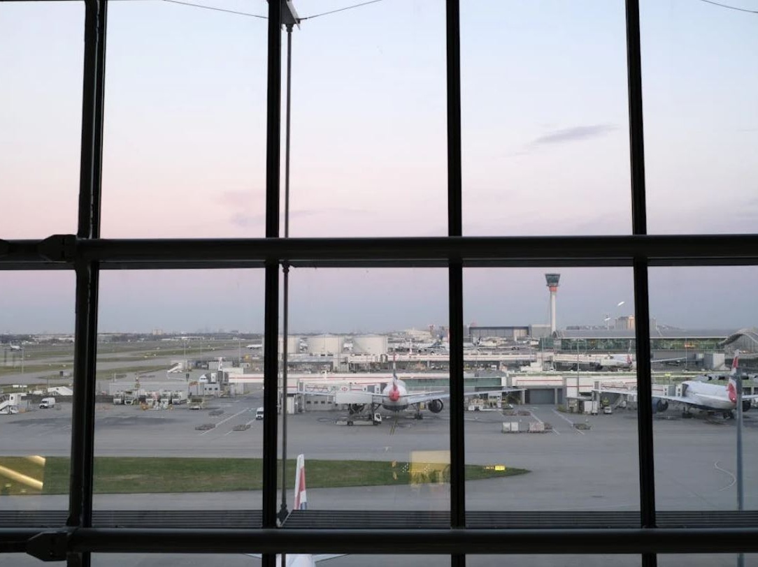 Un incendio blocca l'aeroporto di Heathrow