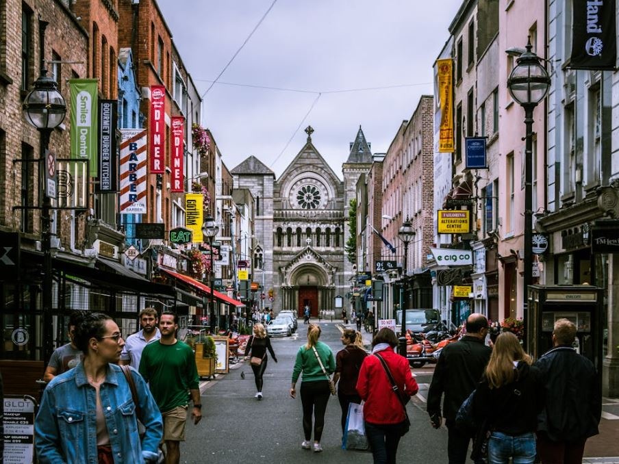 L'Irlanda al voto, in un clima politico reso incerto dal ritorno del Sinn Féin