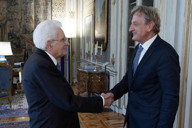 Mattarella al Meeting di Rimini: serve la forza dei giovani per costruire speranza e comunità