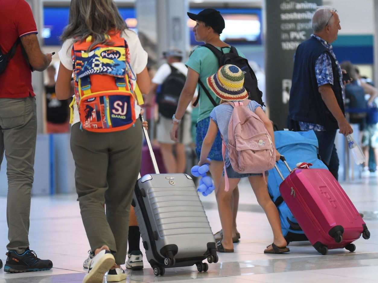 Caos bagagli: Sostravel.com svela gli aeroporti e le compagnie peggiori dell’inverno