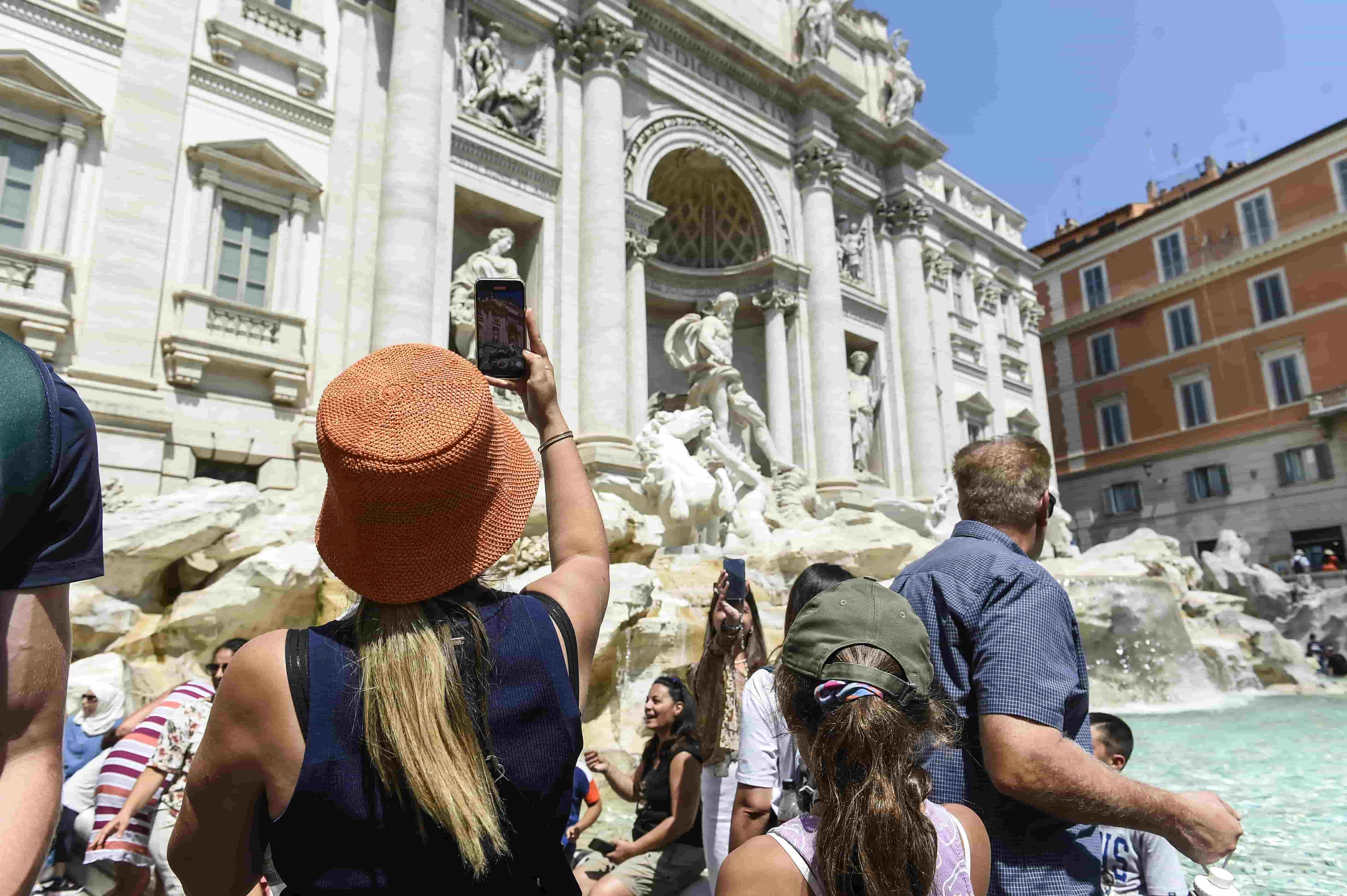 Turismo italiano in lieve flessione nel primo trimestre 2025, pesa lo slittamento della Pasqua e il calo della domanda interna