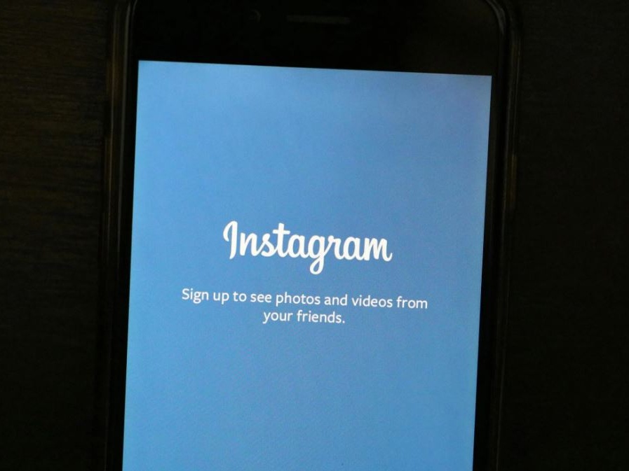Instagram punta sulla musica per battere TikTok. Nelle Storie arrivano le anteprime audio da Spotify