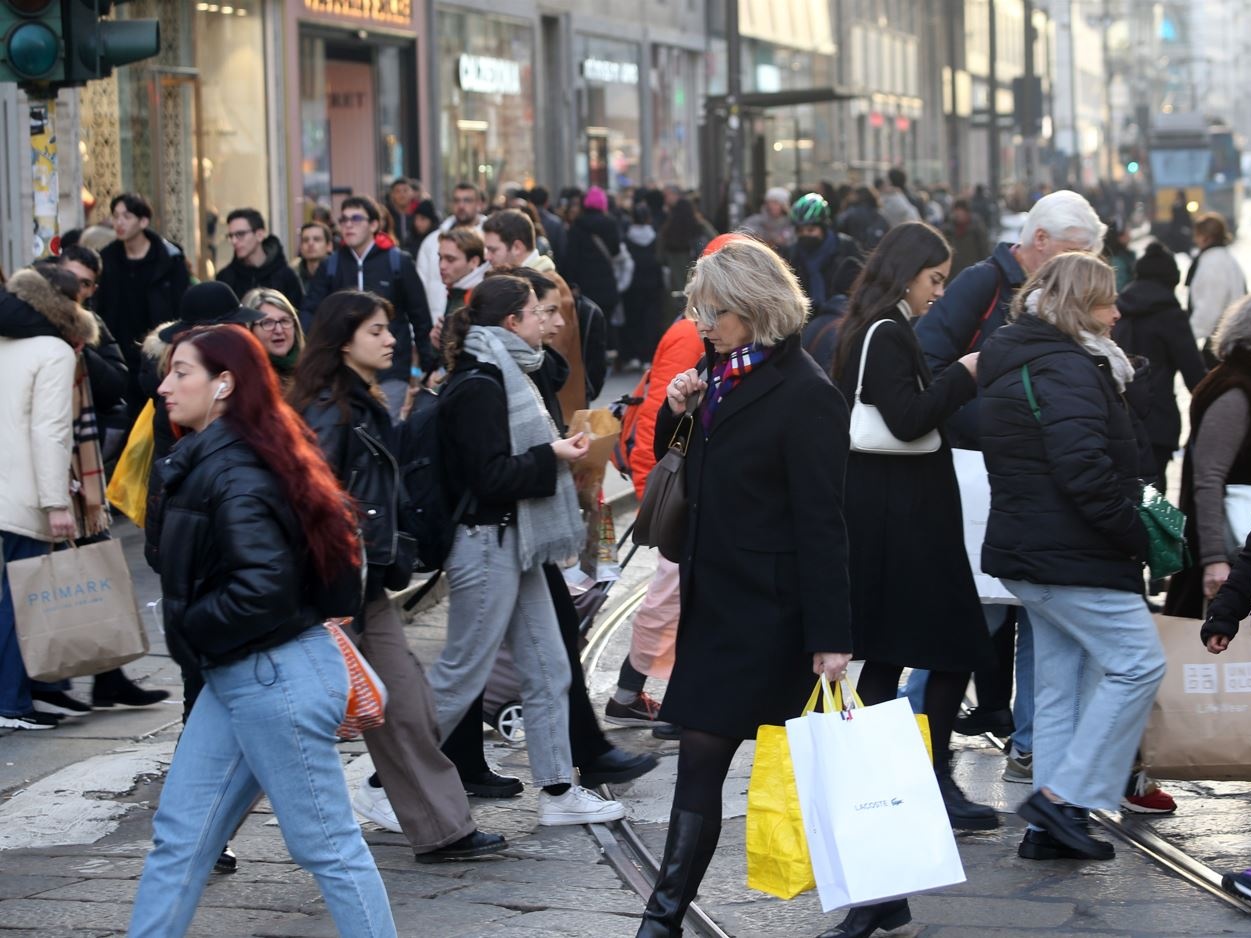 Natale 2024: consumatori più prudenti e tradizionali secondo l’indagine Udicon