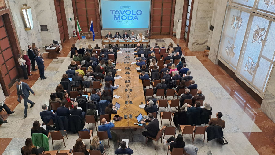 Moda, Urso: massimo sforzo per rilancio, 250 mln per le imprese nel 2025