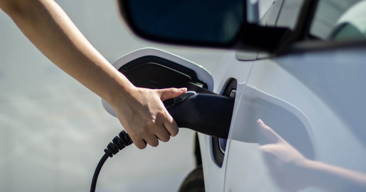 Auto elettriche, il mercato italiano torna a frenare