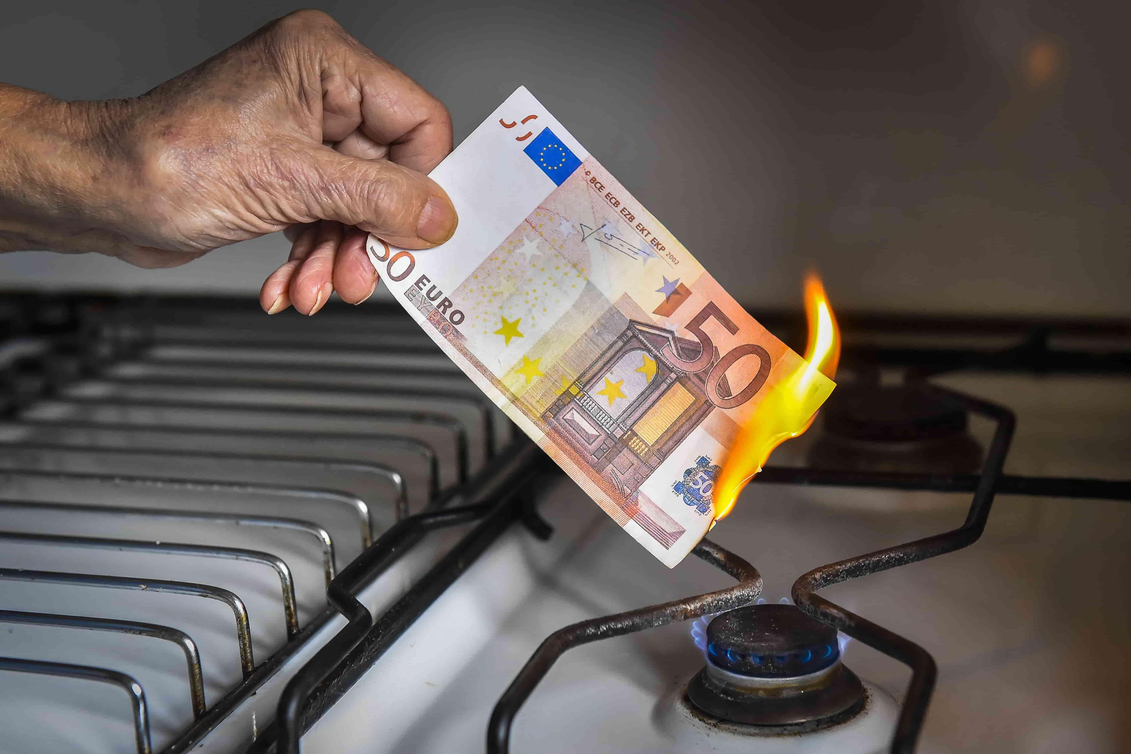 Gas, Codacons: con aumento tariffe spesa sale di 42 euro annui a utenza, +84,6% su 2021