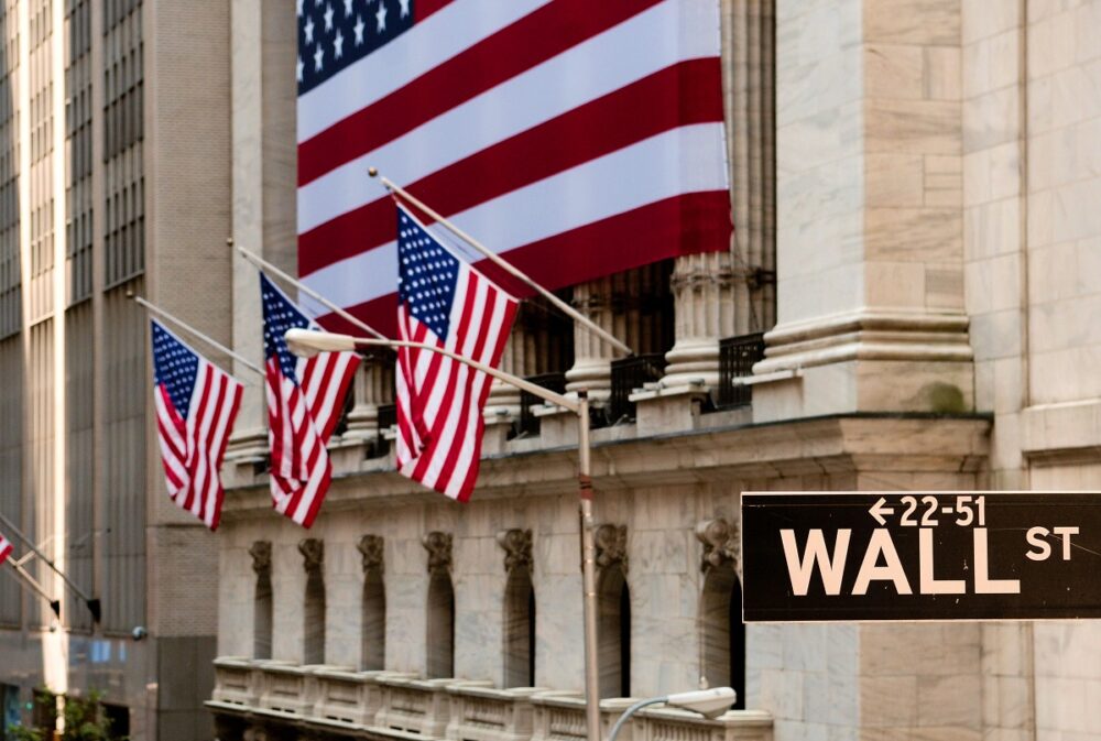 Wall Street, altro balzo in avanti. Cosa succede alla coppia EUR-USD?
