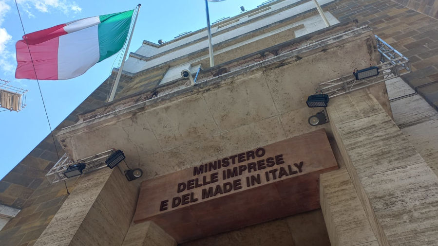 Flextronics: Mimit chiede a FairCap la ricerca di un nuovo acquirente per il sito di Trieste