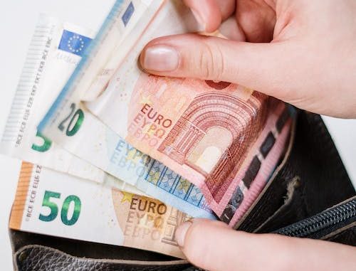 Confcommercio: i consumi culturali degli italiani nel 2024