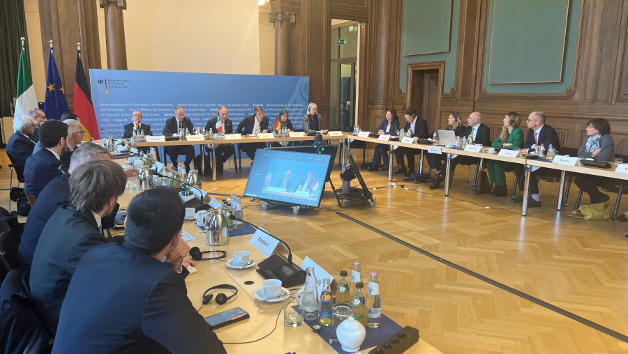 Italia-Germania: Urso e Habeck presiedono il primo forum ministeriale del Piano d’Azione italo-tedesco