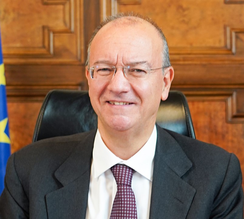 Ministro Valditara: “Ruolo centrale della scuola nella formazione della persona”