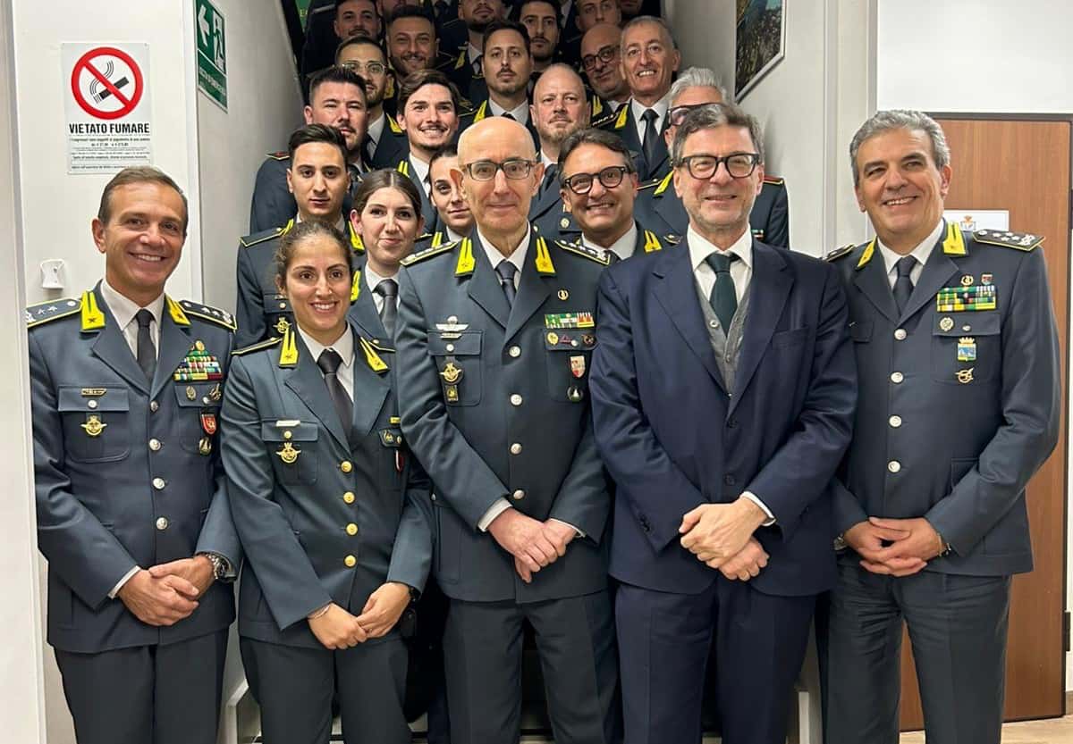 Giorgetti visita il contingente delle Fiamme Gialle a Lampedusa