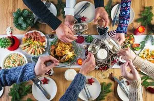 Cenone 2024: il costo del menu aumenta del +6% per la Vigilia di Natale e del +9% per Capodanno