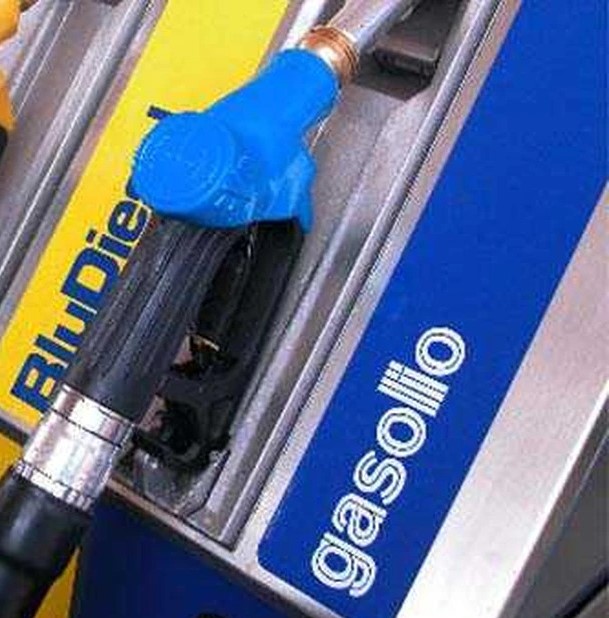 Accise carburanti: Confedercontribuenti, governo Meloni si conferma il governo delle tass