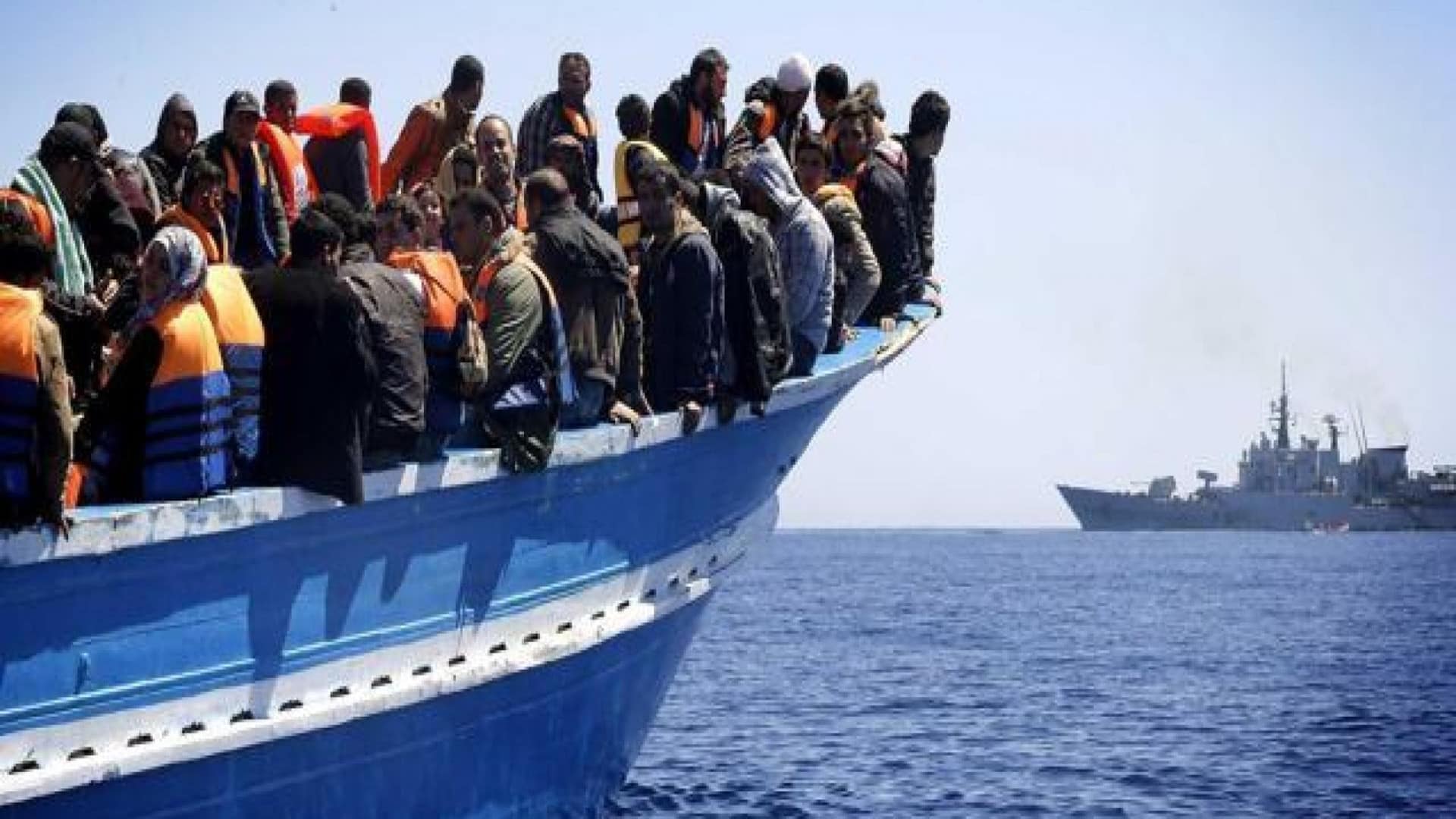 Migranti: oltre venti persone, tra cui donne e bambini, disperse nell'ultimo naufragio al largo di Lampedusa