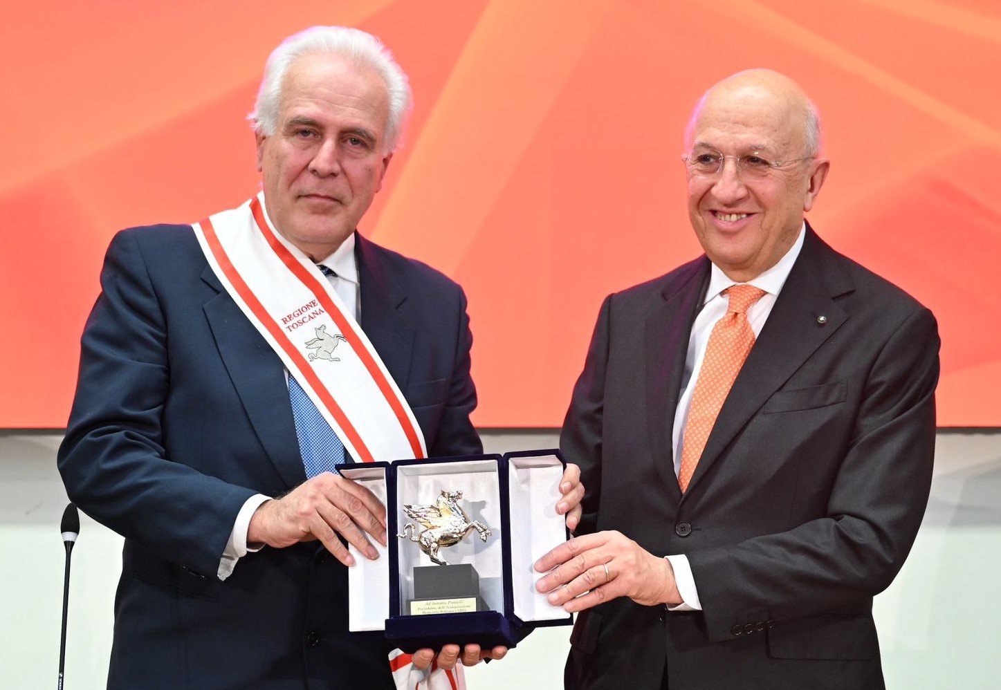 A Patuelli, Presidente dell'ABI, il Pegaso d’Oro della Regione Toscana