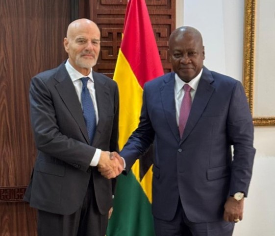Il Presidente del Ghana John Dramani Mahama incontra l'AD di Eni Claudio Descalzi