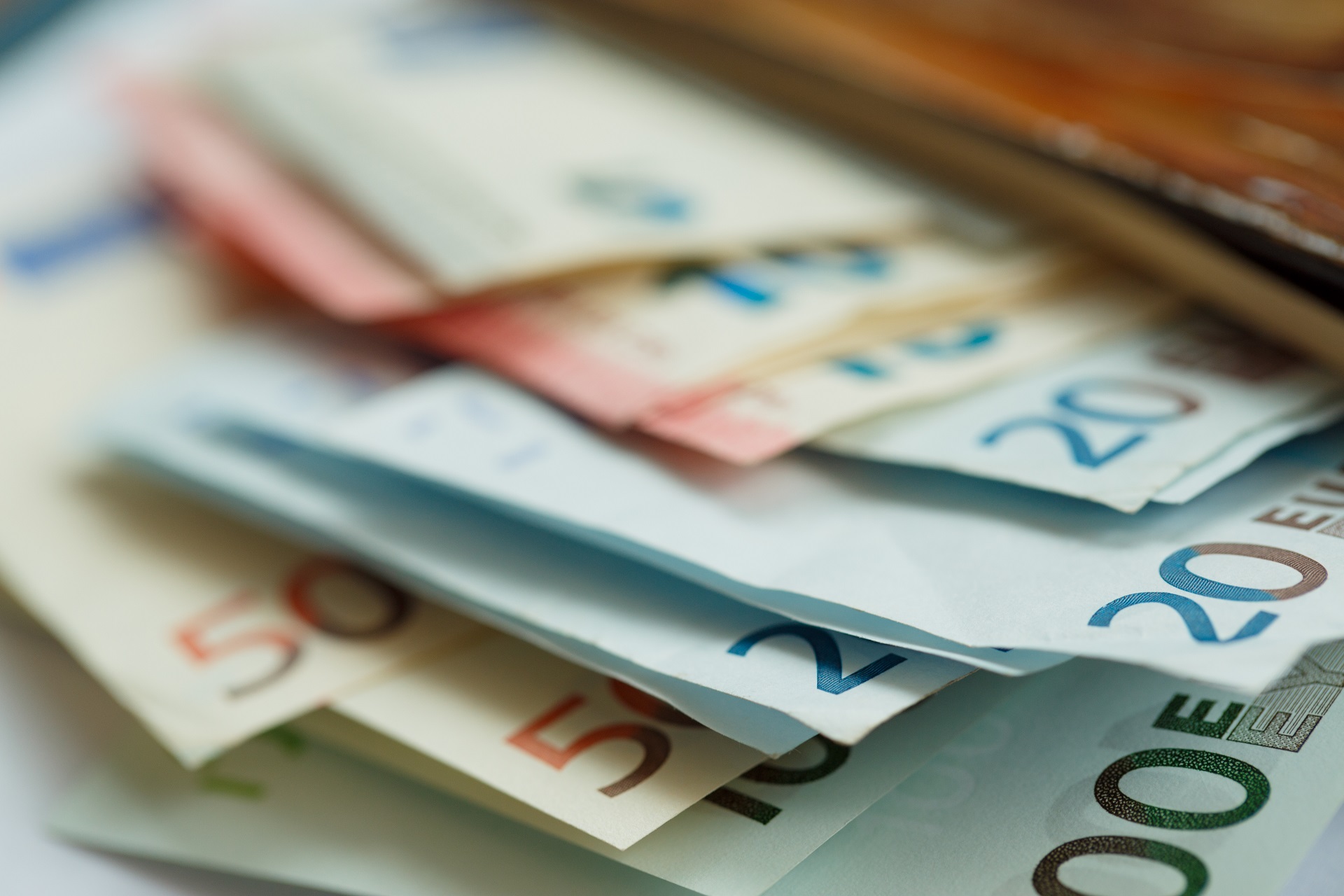 Confesercenti, consumi accelerano nella settimana di Natale, spesi circa 9 mld di euro