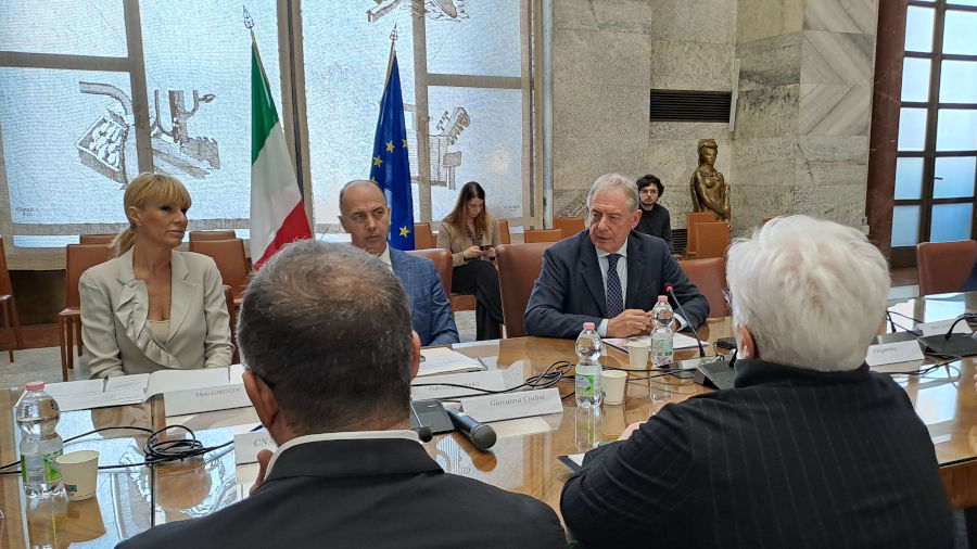 Moda: Urso, “Piano Italia per affrontare sfide del settore e consolidare la filiera”