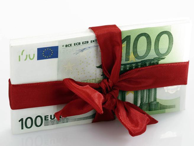 Dei 50,9 miliardi di euro incassati dalle famiglie per le tredicesime, ben poco rimarrà in tasca agli italiani