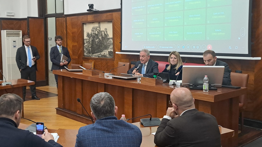Abramo: Urso, “Giorno della svolta grazie a prospettiva concreta. Nostra priorità è tutelare lavoro”