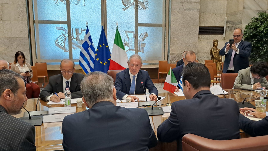 Italia-Grecia: Urso firma due MoU con i ministri Theodorikakos e Papastergiou su PMI e IA