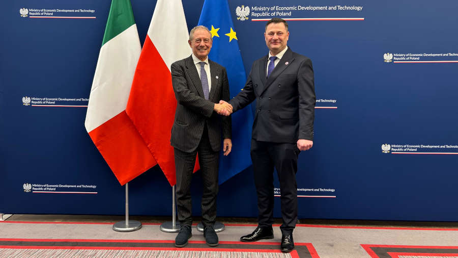 UE, Urso incontra Paszyk: piena intesa Italia-Polonia su revisione politica industriale europea