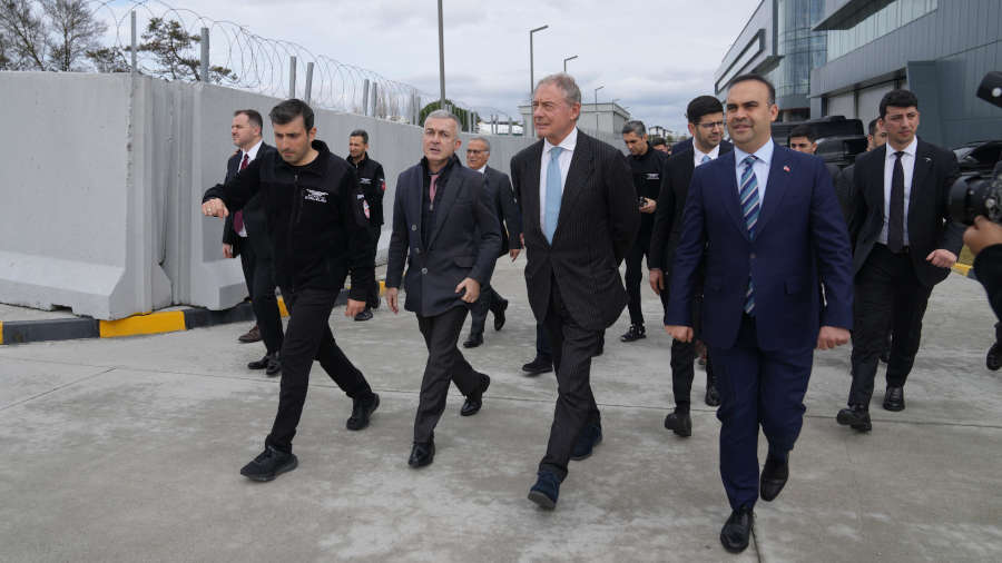 Italia-Turchia, Urso visita lo stabilimento di Baykar