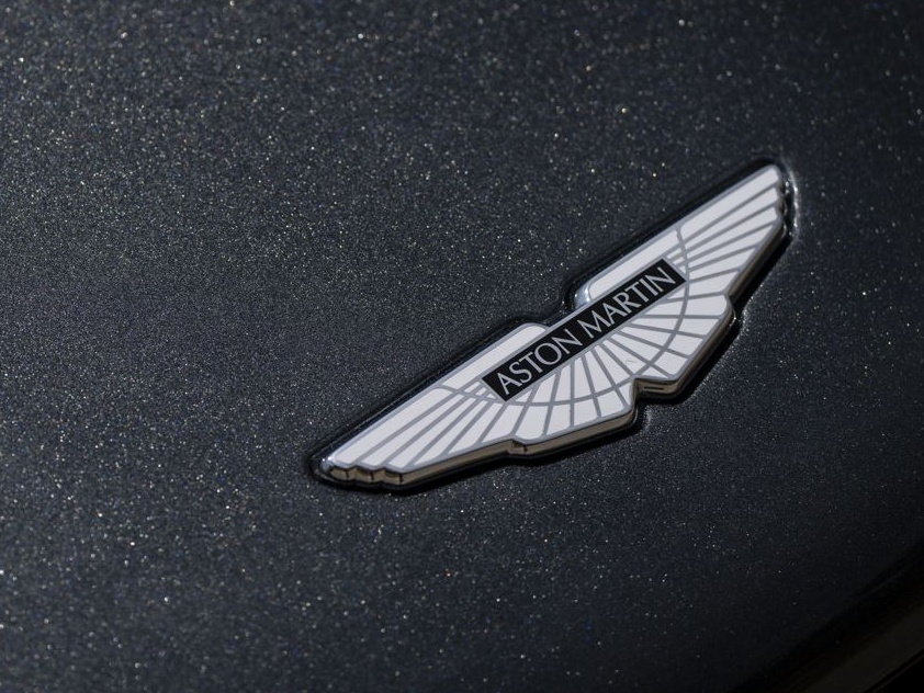 Aston Martin pessimista sulle vendite, le azioni a picco a Londra