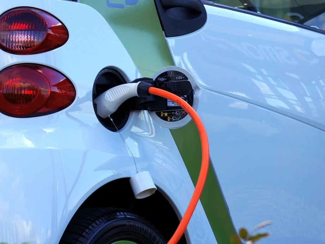 Auto elettriche: la cinese Xpeng lancia modello economico, il titolo prende il volo