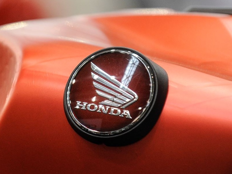 I veicoli ibridi spingono gli utili di Honda