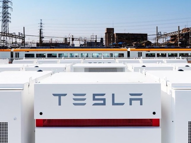 Il titolo Tesla guadagna il 22%, dopo un positivo rapporto sugli utili