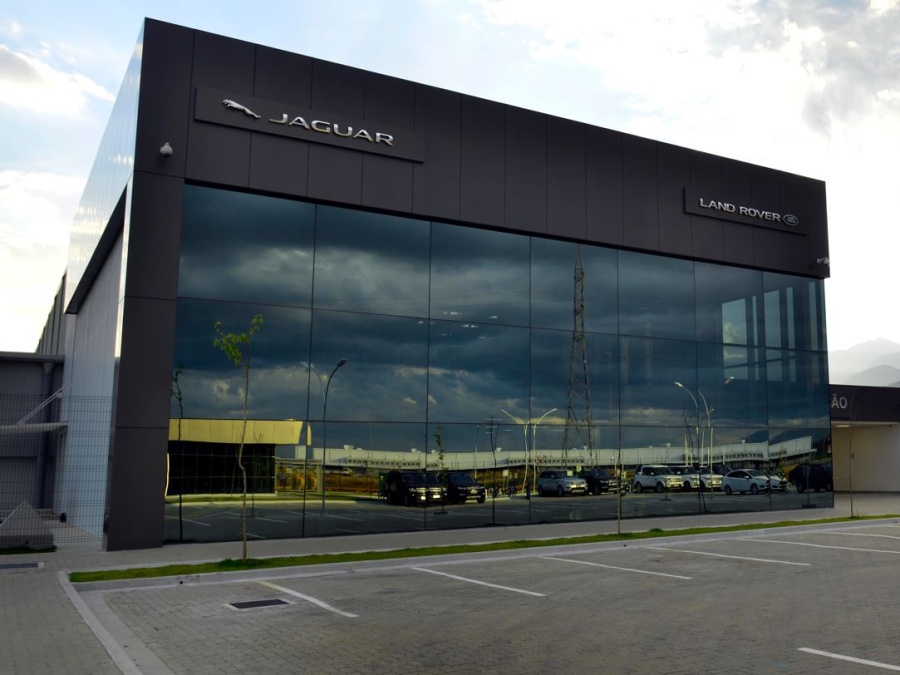 I timori sui risultati di Jaguar Land Rover trascinano il titolo Tata, -5,6%