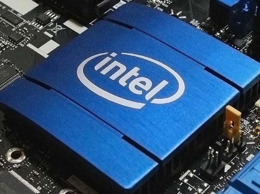 Intel annuncia il taglio del 15% dei dipendenti, il titolo va a fondo