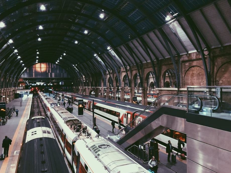 Regno Unito: il governo laburista vuole nazionalizzare parte delle Ferrovie