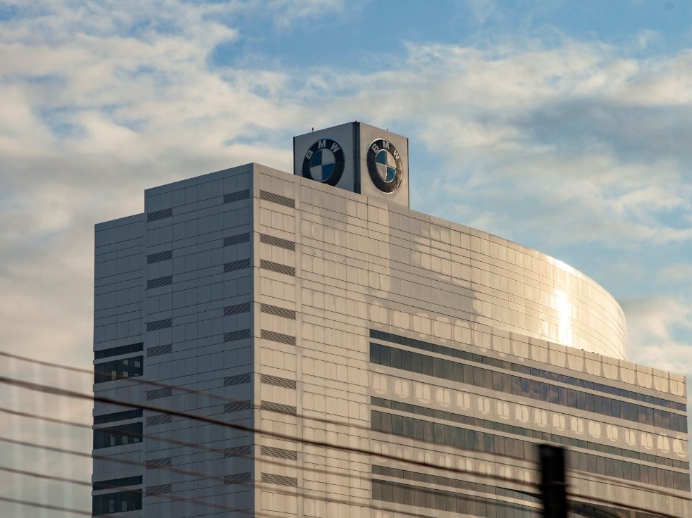 Le difficoltà sul mercato cinese affondano gli utili di BMW