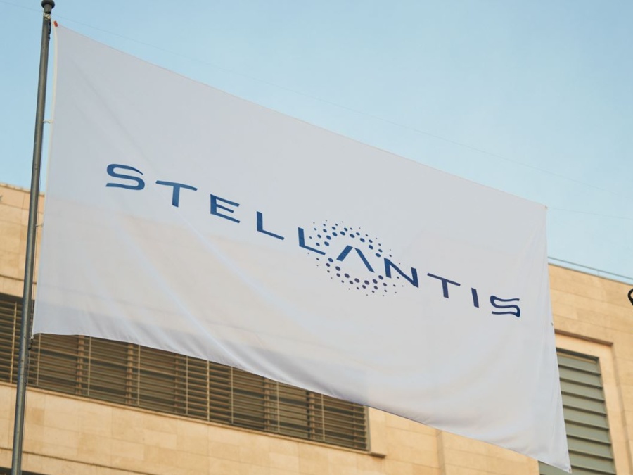 Usa: tornano tesi i rapporti tra sindacato e Stellantis, sindacato minaccia uno sciopero